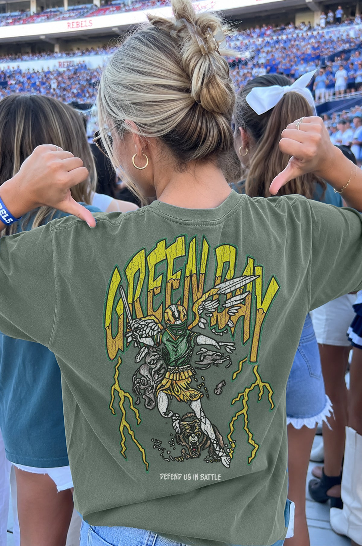 GREEN BAY FOOTBALL - HELMET PREMIUM T-SHIRT